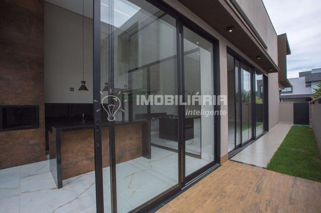 Casa à venda com 233m², 4 quartos e 4 vagas