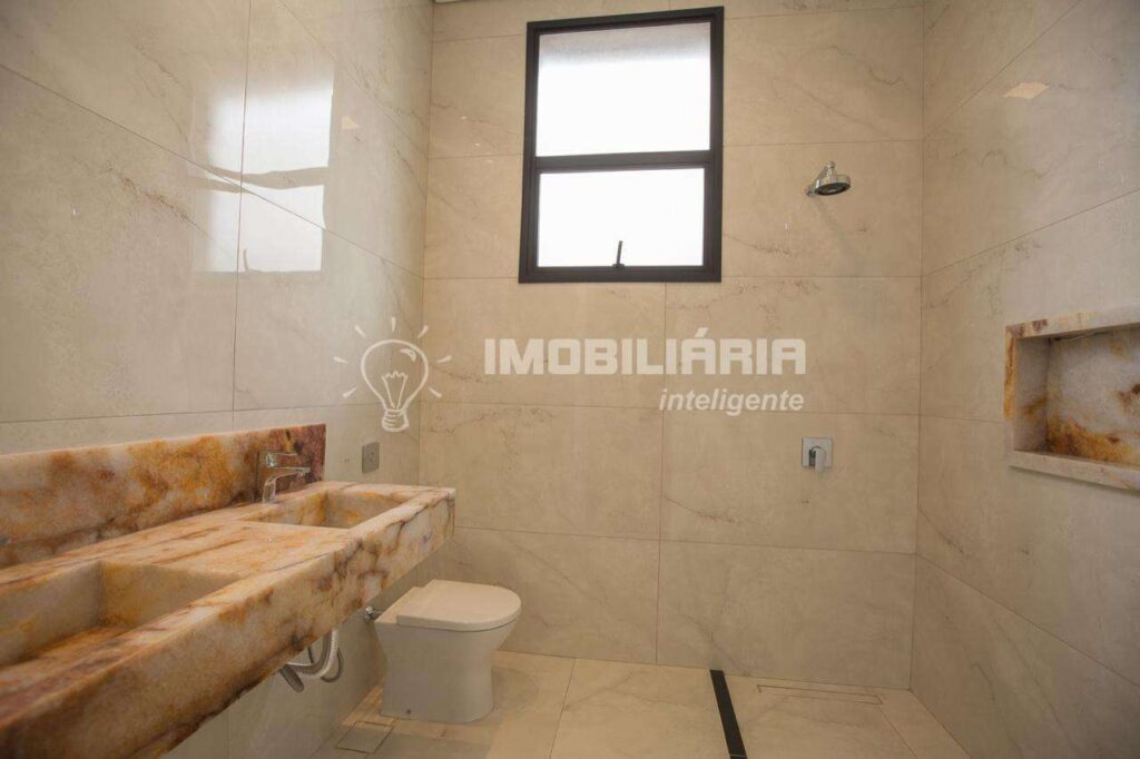 Casa à venda com 233m², 4 quartos e 4 vagas