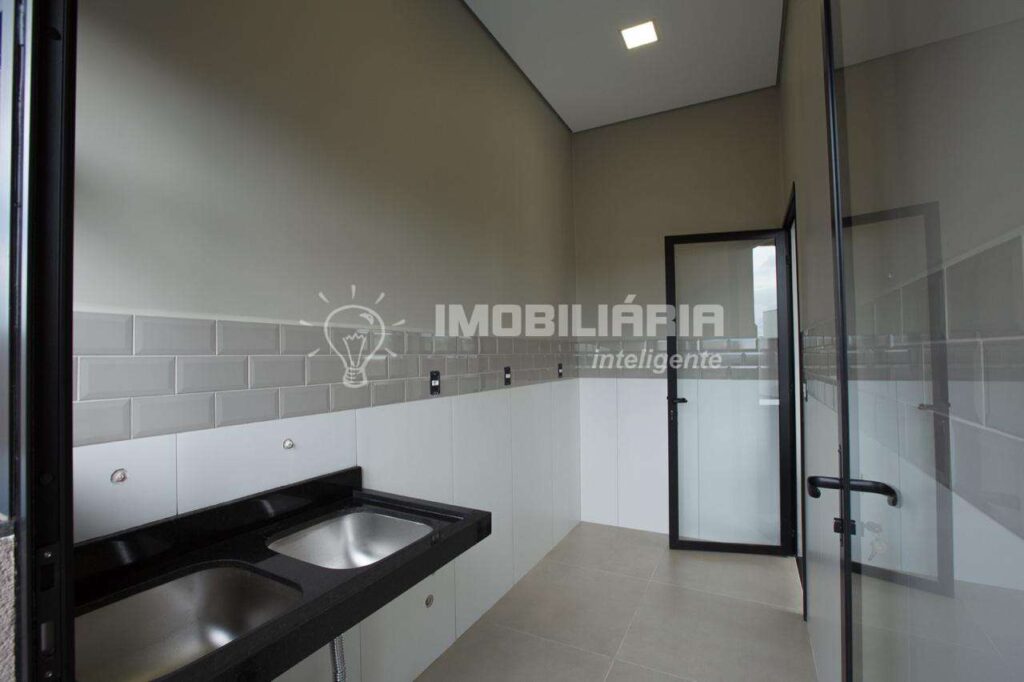 Casa à venda com 233m², 4 quartos e 4 vagas