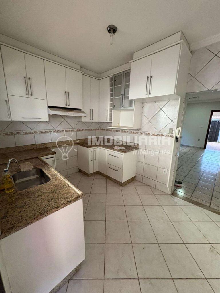 Casa à venda com 175m², 3 quartos e 2 vagas