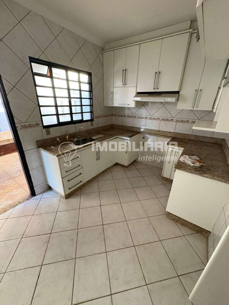 Casa à venda com 175m², 3 quartos e 2 vagas