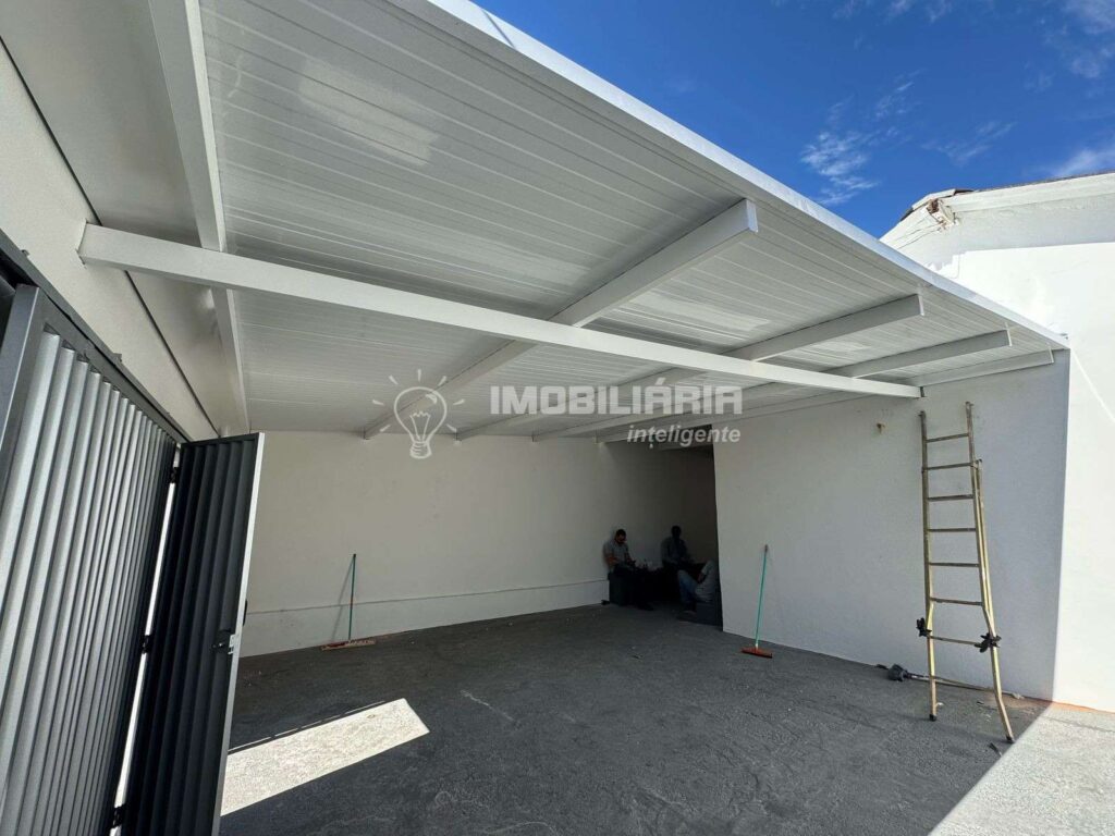 Casa à venda com 130m², 3 quartos e 4 vagas