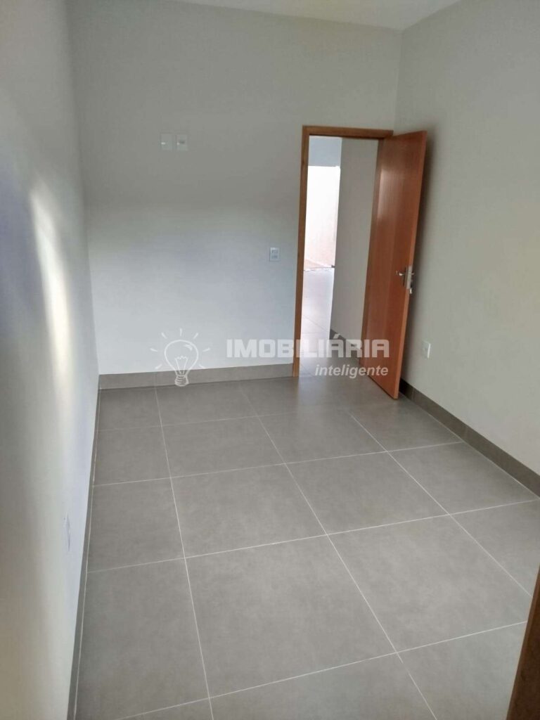 Casa à venda com 53m², 2 quartos e 2 vagas