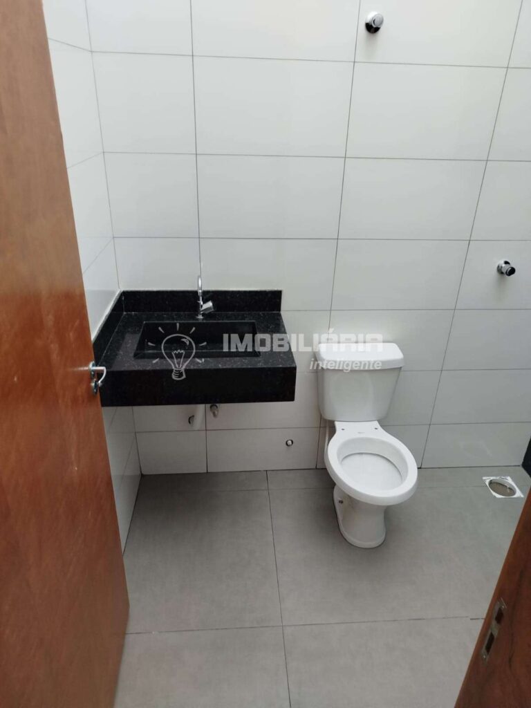 Casa à venda com 53m², 2 quartos e 2 vagas
