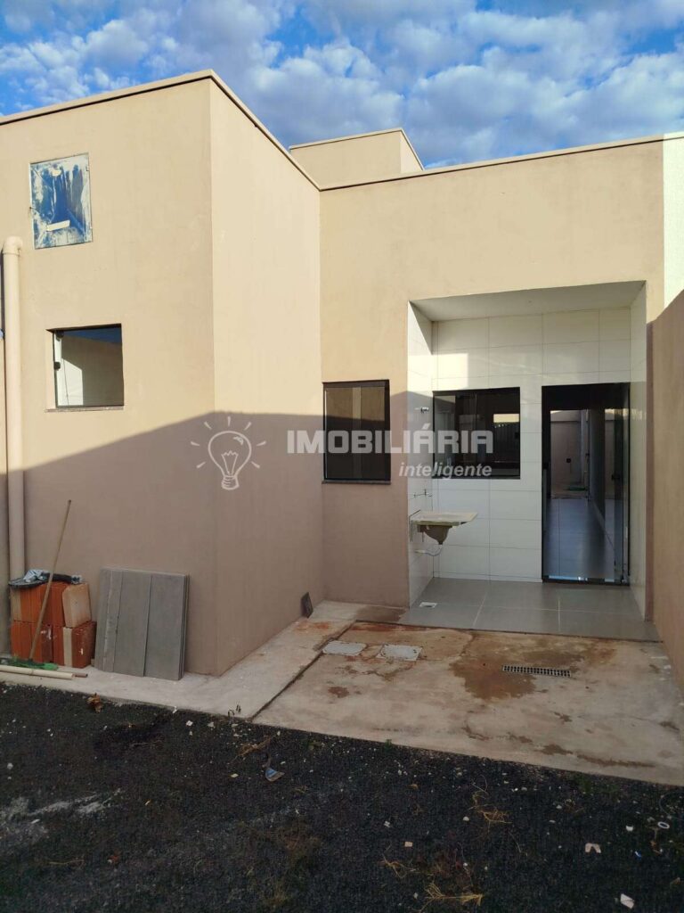 Casa à venda com 53m², 2 quartos e 2 vagas