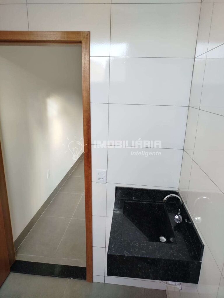 Casa à venda com 53m², 2 quartos e 2 vagas