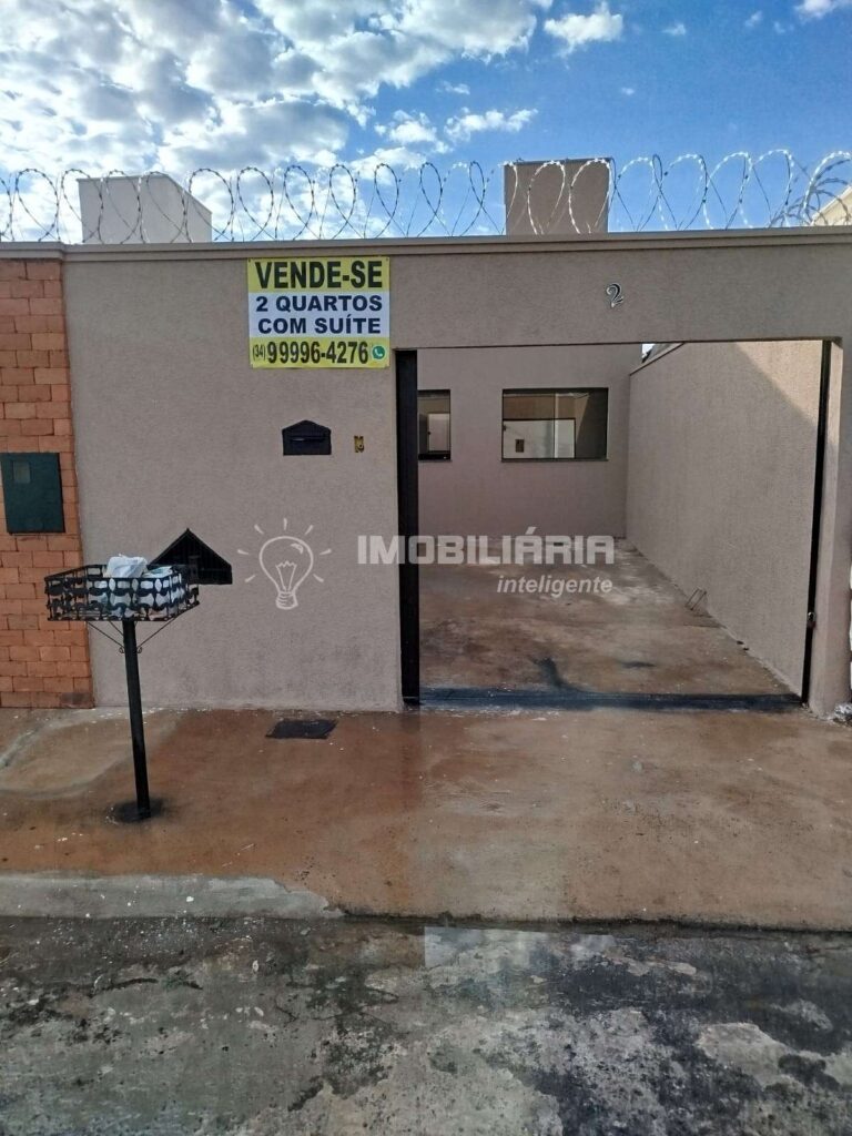 Casa à venda com 53m², 2 quartos e 2 vagas