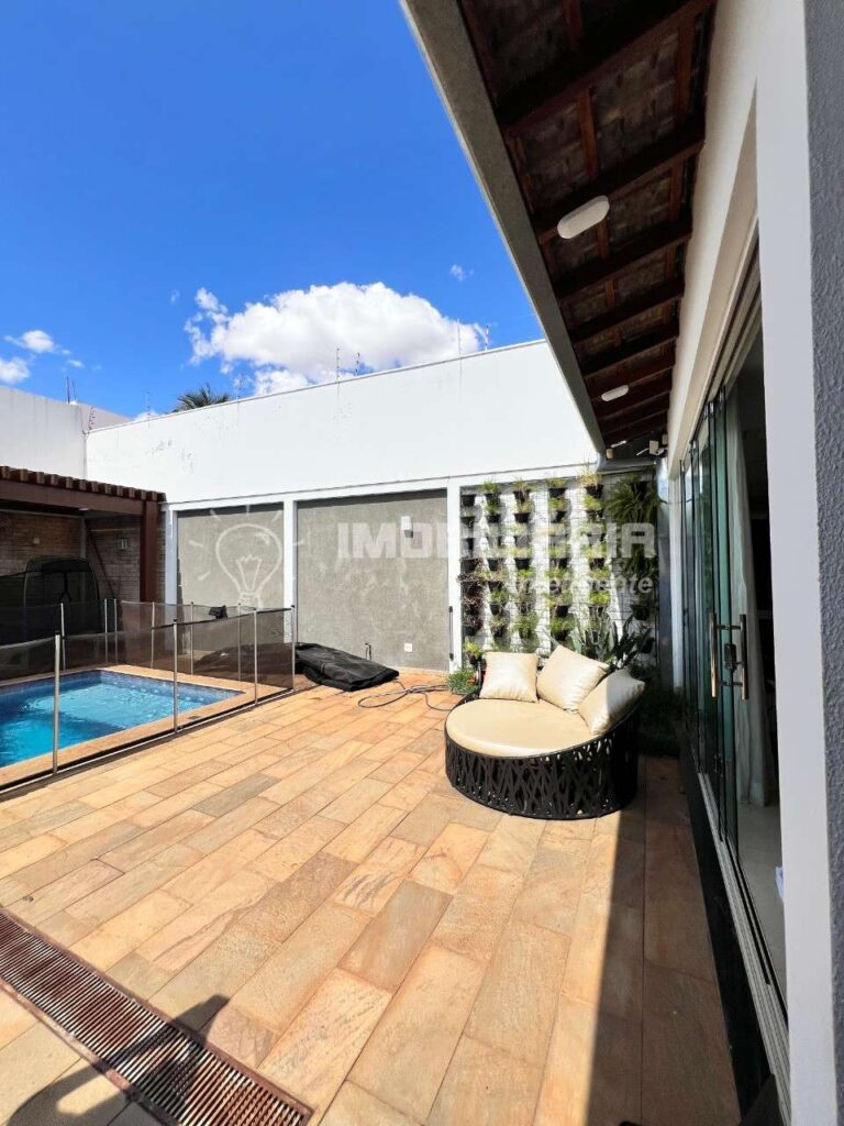 Casa à venda com 318m², 4 quartos e 2 vagas