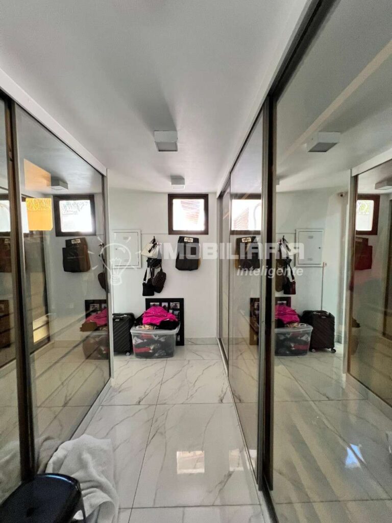Casa à venda com 318m², 4 quartos e 2 vagas