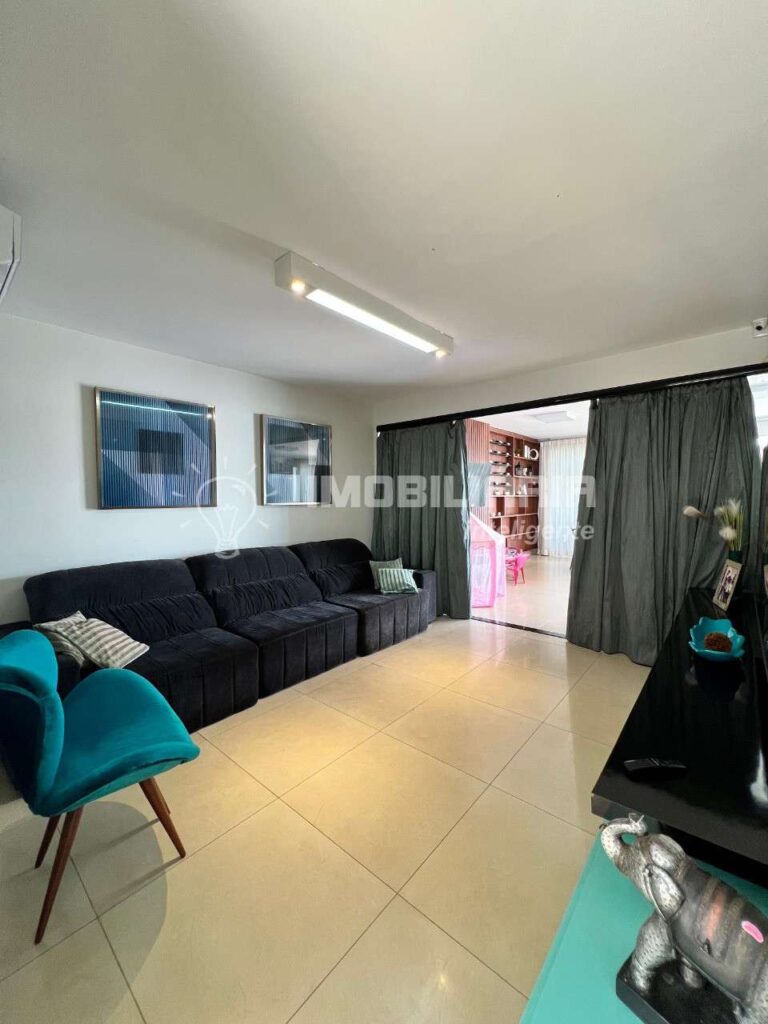 Casa à venda com 318m², 4 quartos e 2 vagas