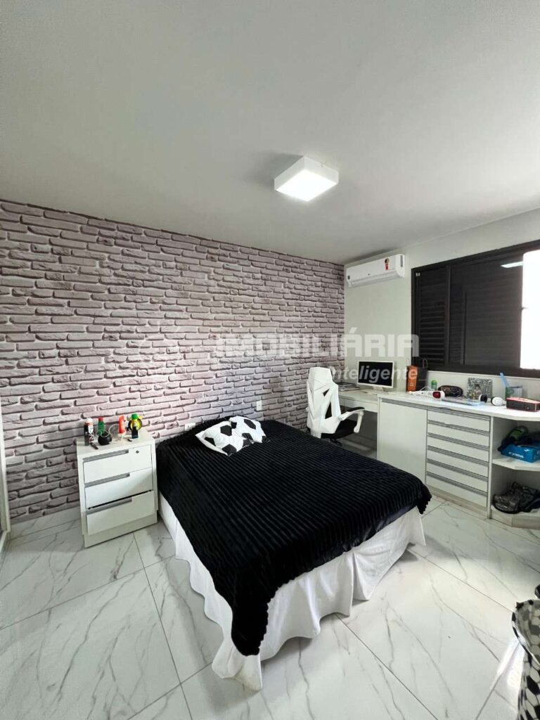 Casa à venda com 318m², 4 quartos e 2 vagas