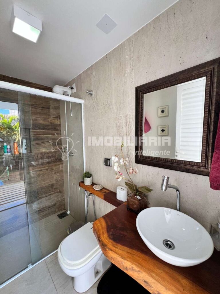 Casa à venda com 318m², 4 quartos e 2 vagas