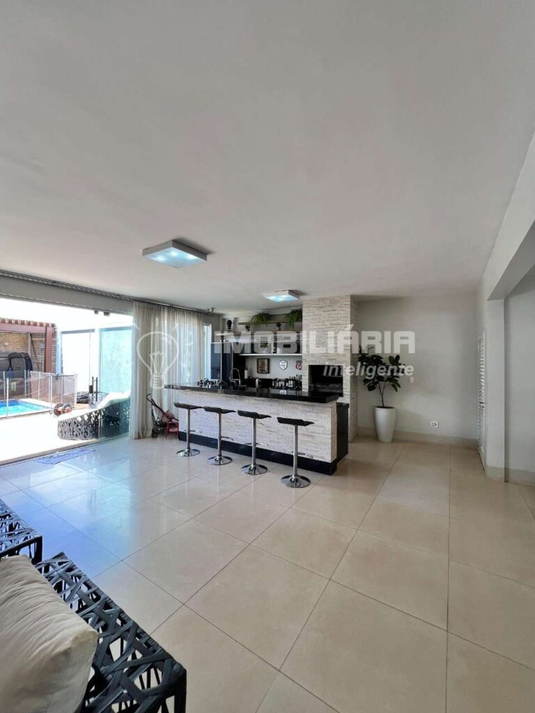 Casa à venda com 318m², 4 quartos e 2 vagas