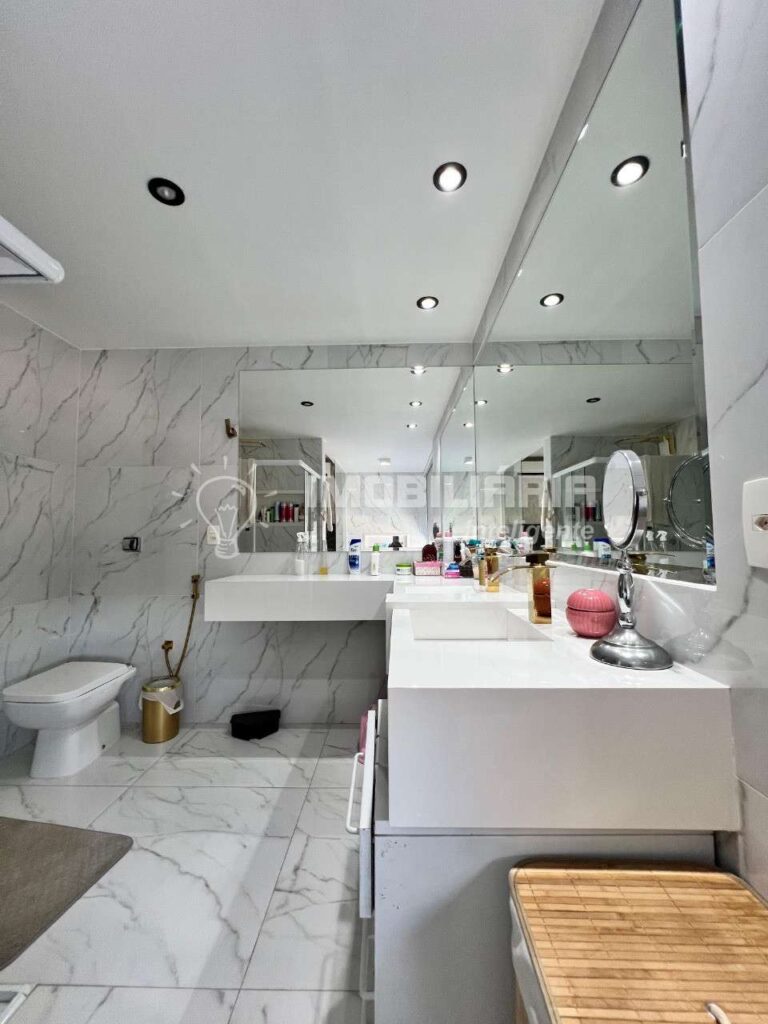 Casa à venda com 318m², 4 quartos e 2 vagas